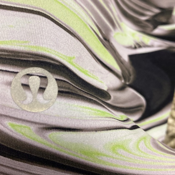 4019- EUC Lululemon Swift Speed High-Rise Tight 28"
Paint Glide Warp Multi - Picture 5 of 6